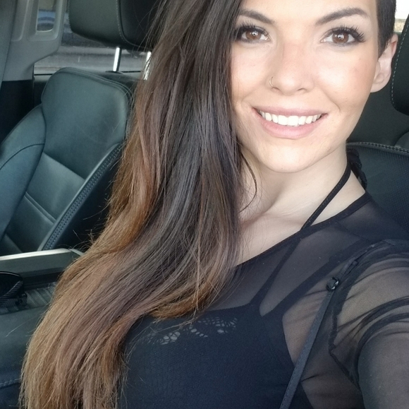 Meet your Posher, Stephanie - Picture 2 of 2